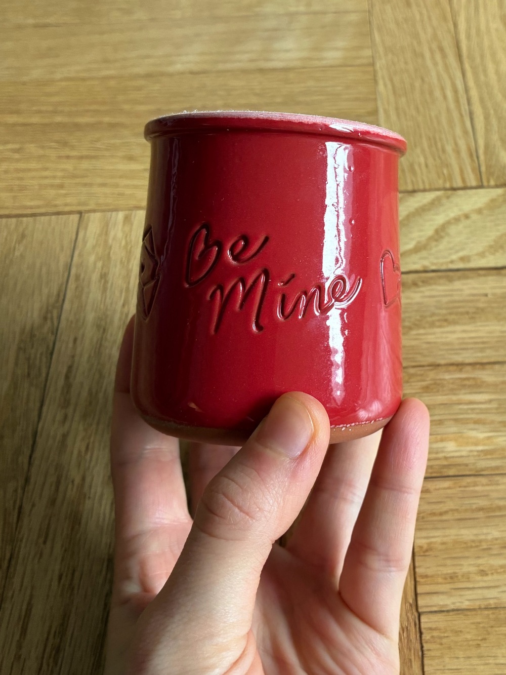 La Fermiere Red Ceramic 'Be Mine' Valentine’s Day Limited Edition Pot - Picture 2 of 4
